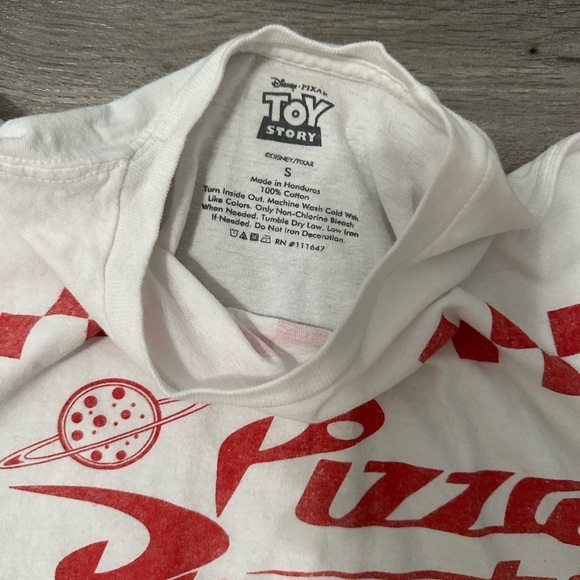 Men's Disney / Pixar Toy Story Pizza Planet Logo Tee Small - Picture 3 of 4